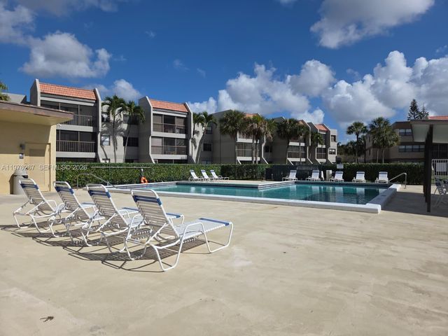 220 Lakeview Dr 312, Weston, FL 33326