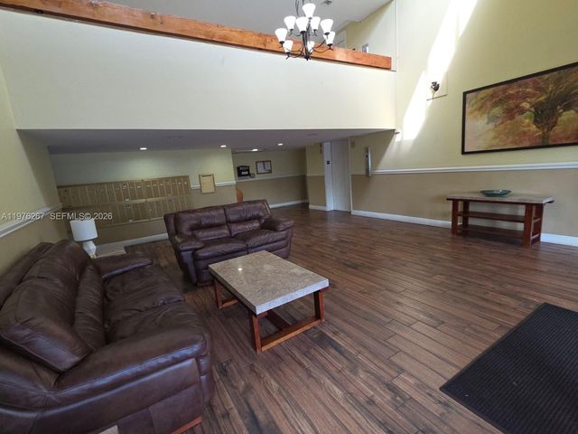 220 Lakeview Dr 312, Weston, FL 33326