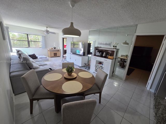 220 Lakeview Dr 312, Weston, FL 33326