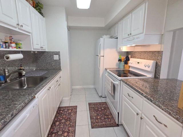 220 Lakeview Dr 312, Weston, FL 33326