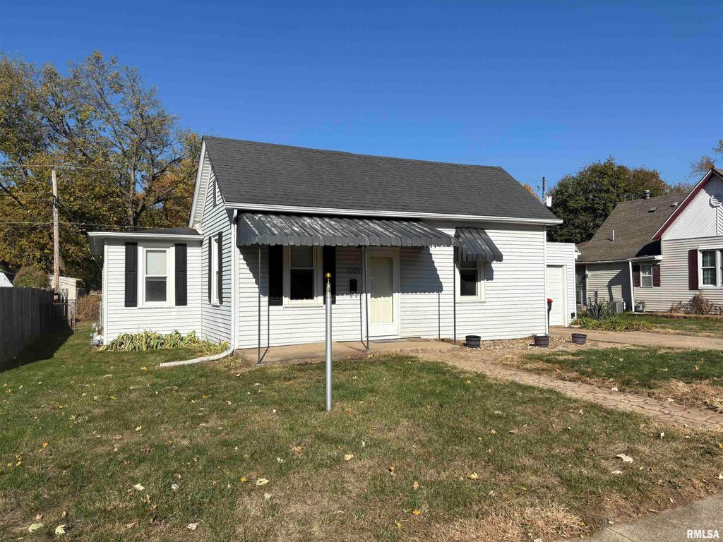 1205 HENRIETTA Street, Pekin, IL 61554