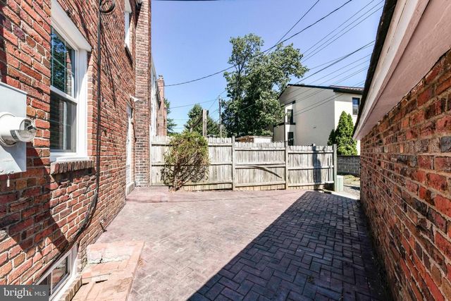 2051 N BRANDYWINE ST N, Arlington, VA 22207