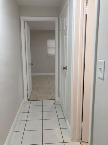 6881 NW 26th Street, Sunrise, FL 33313