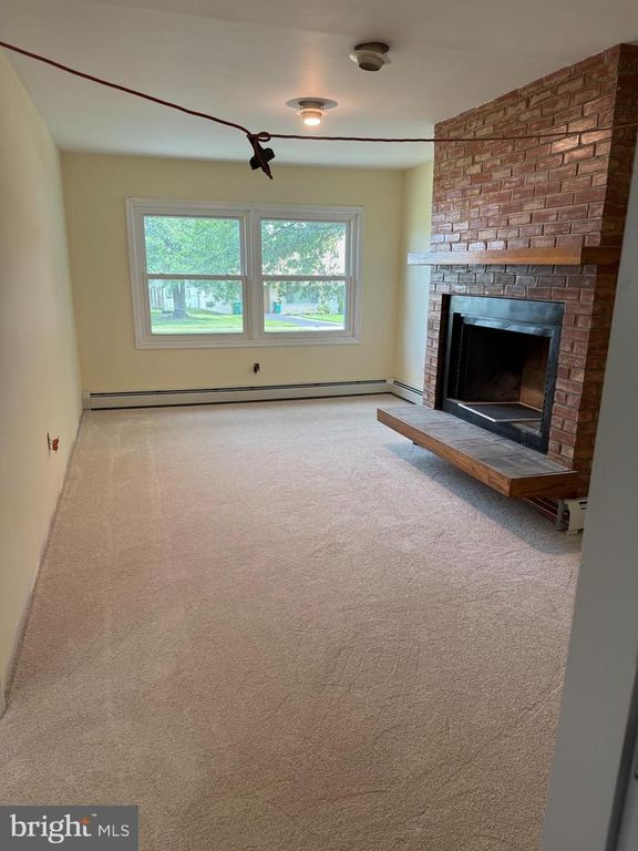 19 VICAR LN, Levittown, PA 19054