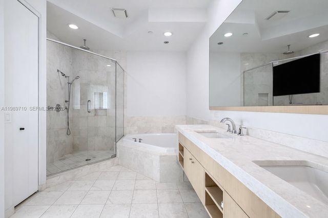 900 Brickell Key Blvd 2505, Miami, FL 33131