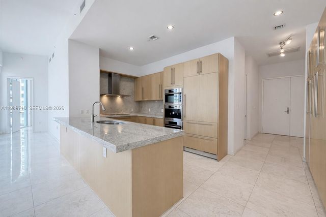 900 Brickell Key Blvd 2505, Miami, FL 33131