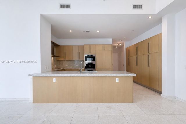 900 Brickell Key Blvd 2505, Miami, FL 33131