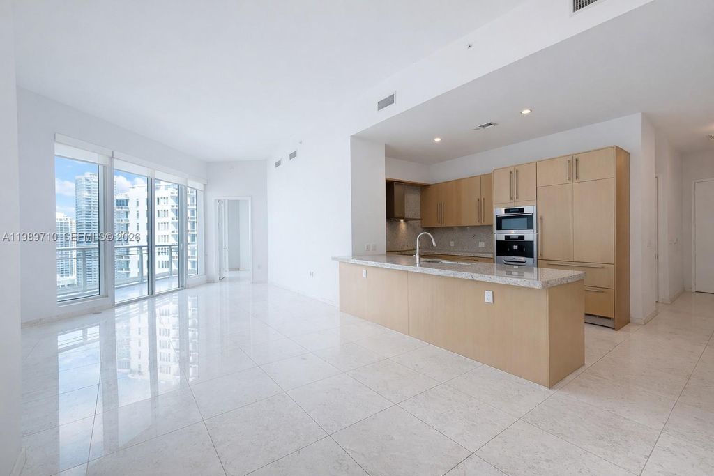 900 Brickell Key Blvd 2505, Miami, FL 33131