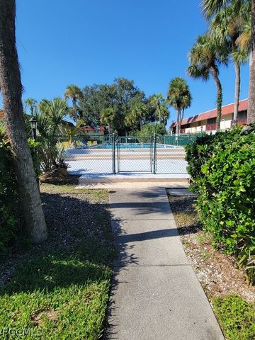 1372 Archer ST 4, Lehigh Acres, FL 33936