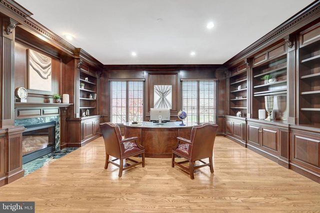 1204 HUNTERS GROVE CT, Mclean, VA 22102