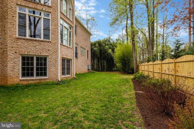 1204 HUNTERS GROVE CT, Mclean, VA 22102