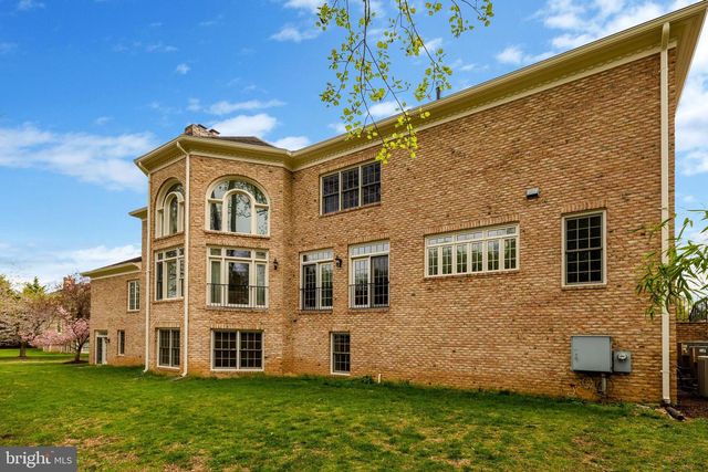 1204 HUNTERS GROVE CT, Mclean, VA 22102