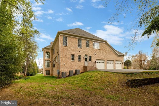 1204 HUNTERS GROVE CT, Mclean, VA 22102