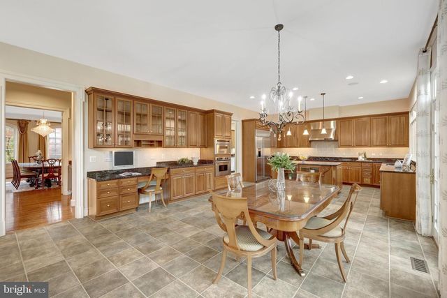 1204 HUNTERS GROVE CT, Mclean, VA 22102