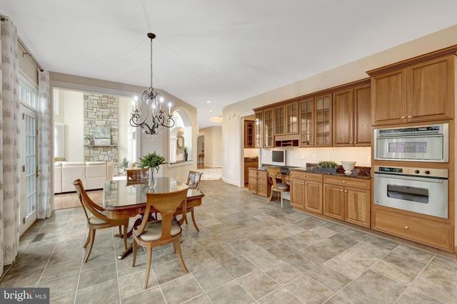 1204 HUNTERS GROVE CT, Mclean, VA 22102