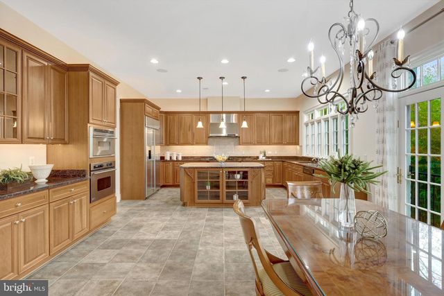 1204 HUNTERS GROVE CT, Mclean, VA 22102