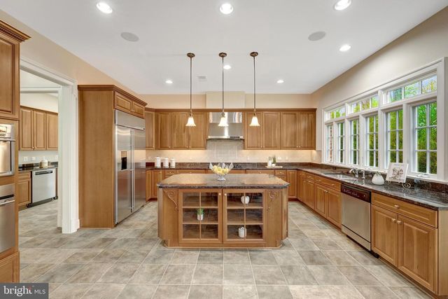 1204 HUNTERS GROVE CT, Mclean, VA 22102