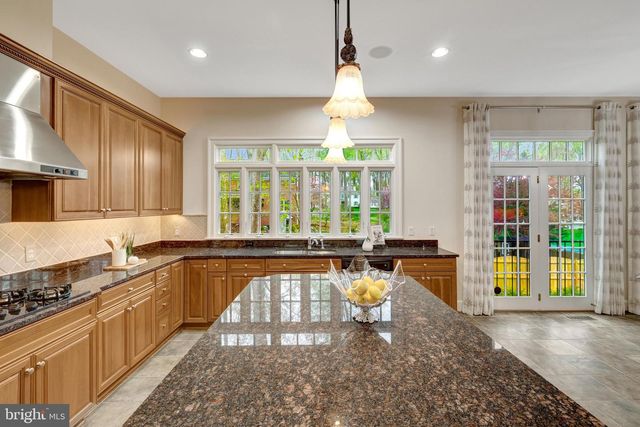 1204 HUNTERS GROVE CT, Mclean, VA 22102