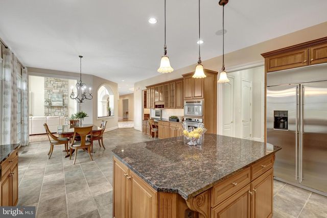 1204 HUNTERS GROVE CT, Mclean, VA 22102