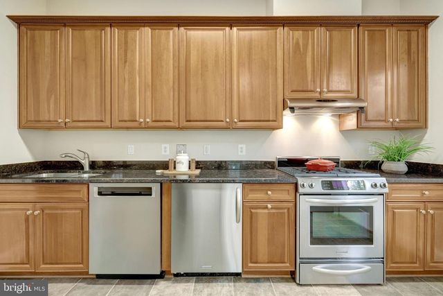 1204 HUNTERS GROVE CT, Mclean, VA 22102