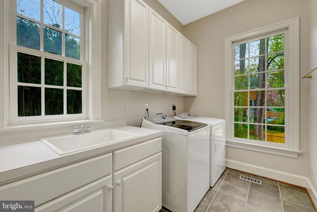 1204 HUNTERS GROVE CT, Mclean, VA 22102