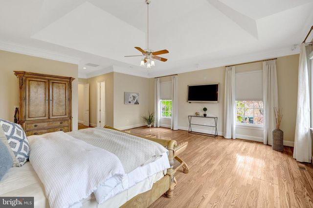 1204 HUNTERS GROVE CT, Mclean, VA 22102