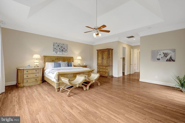 1204 HUNTERS GROVE CT, Mclean, VA 22102