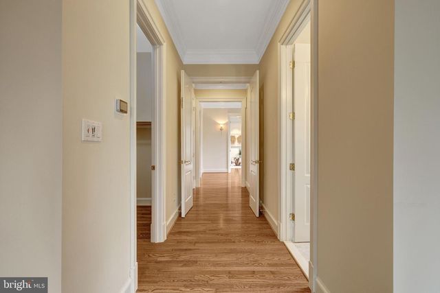 1204 HUNTERS GROVE CT, Mclean, VA 22102