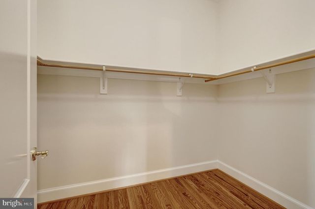 1204 HUNTERS GROVE CT, Mclean, VA 22102