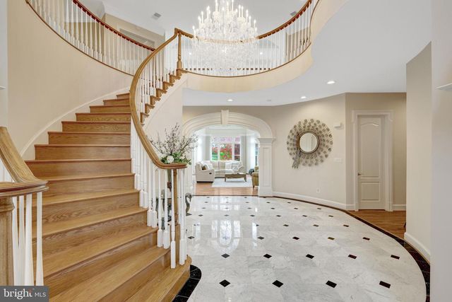 1204 HUNTERS GROVE CT, Mclean, VA 22102