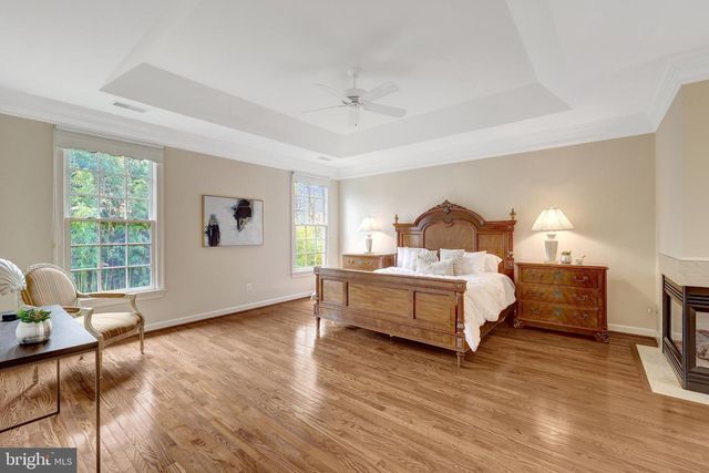 1204 HUNTERS GROVE CT, Mclean, VA 22102