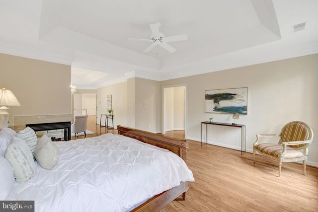 1204 HUNTERS GROVE CT, Mclean, VA 22102