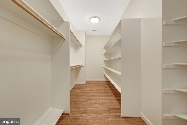 1204 HUNTERS GROVE CT, Mclean, VA 22102