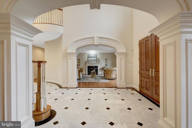 1204 HUNTERS GROVE CT, Mclean, VA 22102