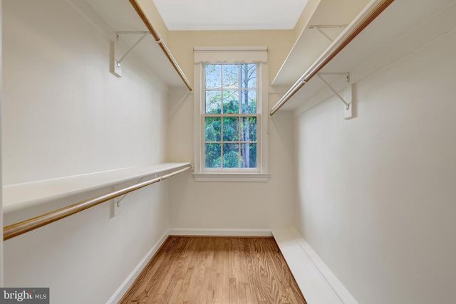 1204 HUNTERS GROVE CT, Mclean, VA 22102