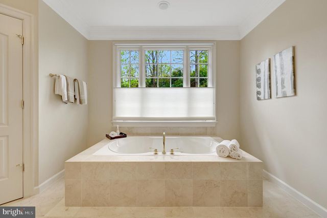 1204 HUNTERS GROVE CT, Mclean, VA 22102