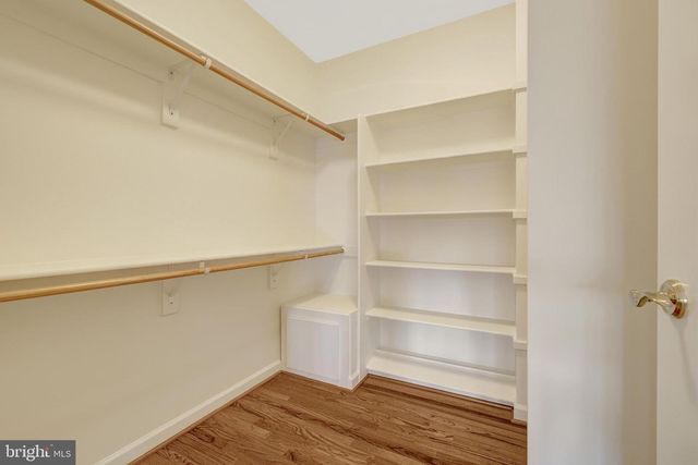 1204 HUNTERS GROVE CT, Mclean, VA 22102