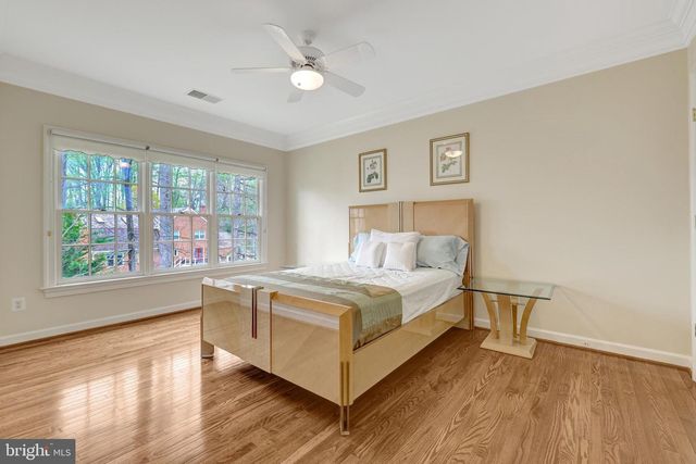 1204 HUNTERS GROVE CT, Mclean, VA 22102