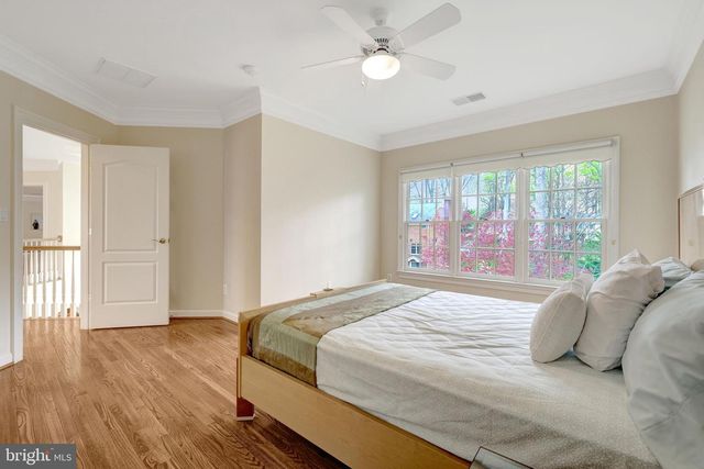 1204 HUNTERS GROVE CT, Mclean, VA 22102