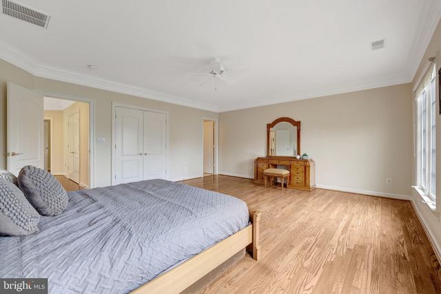 1204 HUNTERS GROVE CT, Mclean, VA 22102