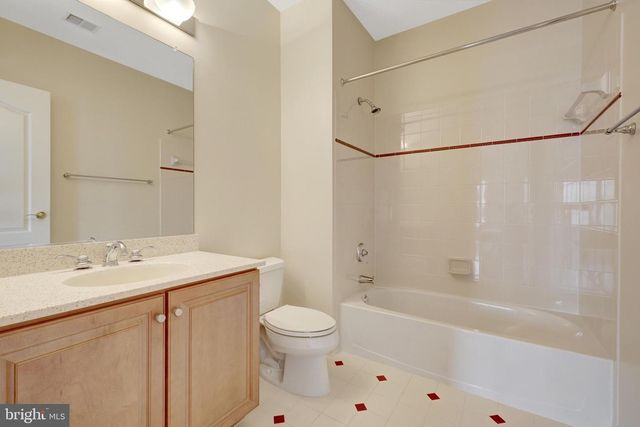 1204 HUNTERS GROVE CT, Mclean, VA 22102