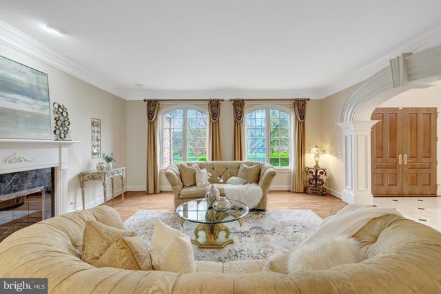 1204 HUNTERS GROVE CT, Mclean, VA 22102