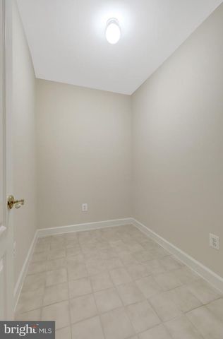 1204 HUNTERS GROVE CT, Mclean, VA 22102