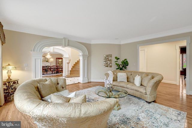 1204 HUNTERS GROVE CT, Mclean, VA 22102