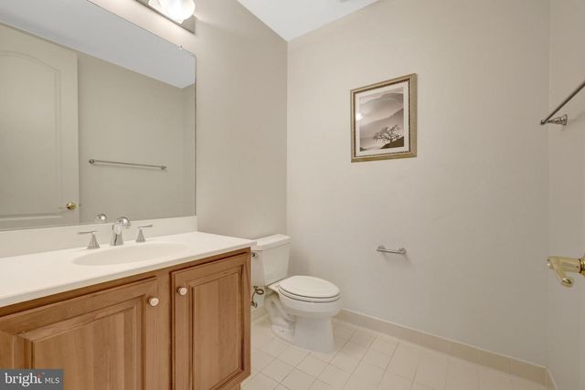 1204 HUNTERS GROVE CT, Mclean, VA 22102