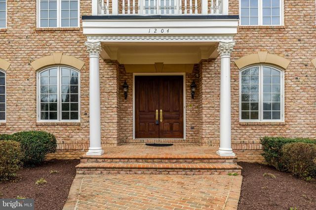 1204 HUNTERS GROVE CT, Mclean, VA 22102