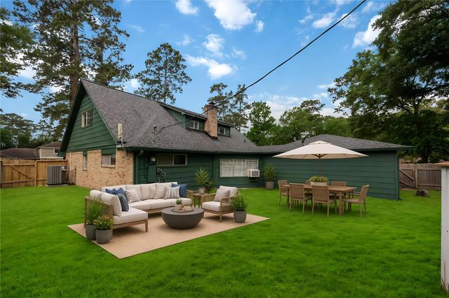 203 Wedgewood Court, Oak Ridge North, TX 77386