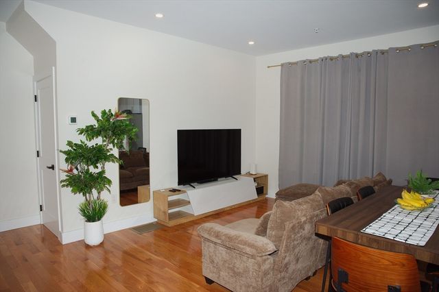 5 Walnut Avenue 2, Stoughton, MA 02072