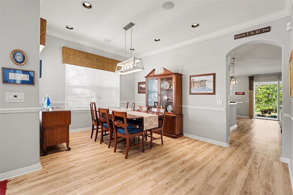 Image 11 of property listing at 11201 GREEN PARK CIRCLE, Tampa, FL 33626