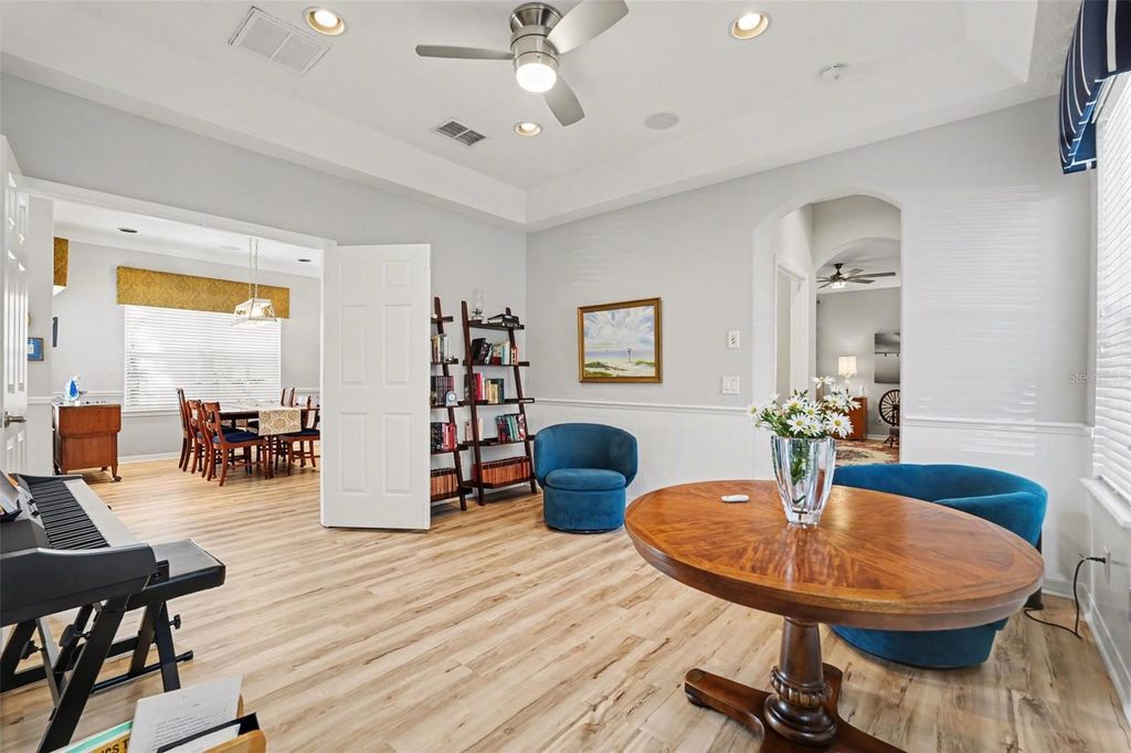 Image 13 of property listing at 11201 GREEN PARK CIRCLE, Tampa, FL 33626